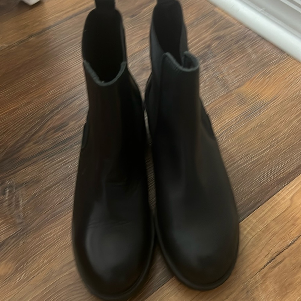 Size 6 1/2 (37) ENZA TESOTI